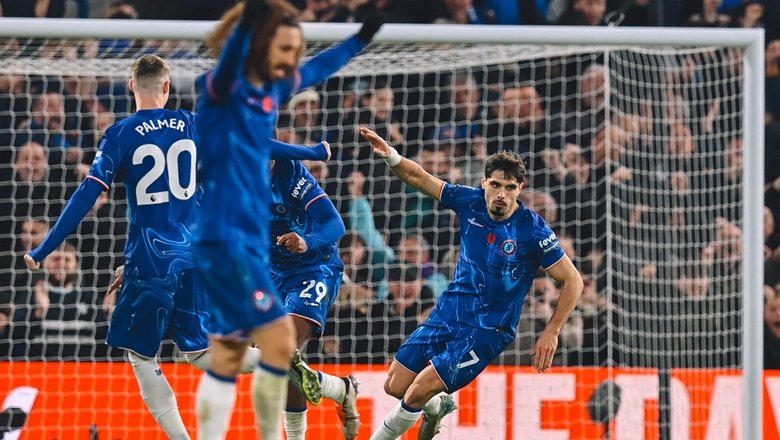 Neto lập siêu phẩm, Chelsea níu chân Arsenal