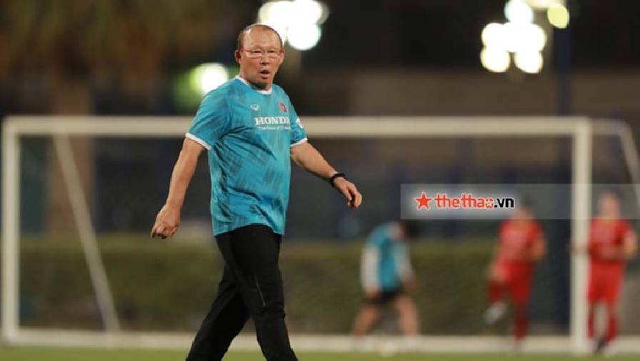 HLV Park Hang Seo mỉa mai ĐT Malaysia không biết cách đăng ký cầu thủ