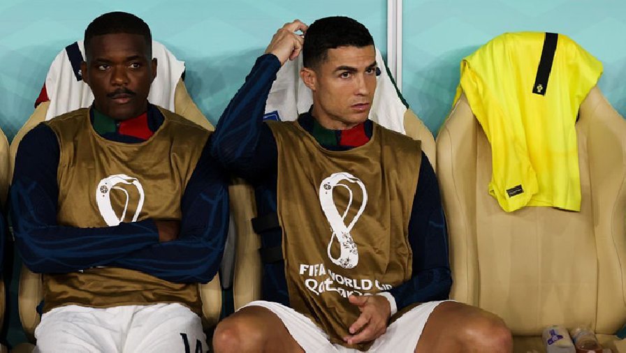 HLV ĐT Bồ Đào Nha: Tôi không hối hận khi để Ronaldo dự bị