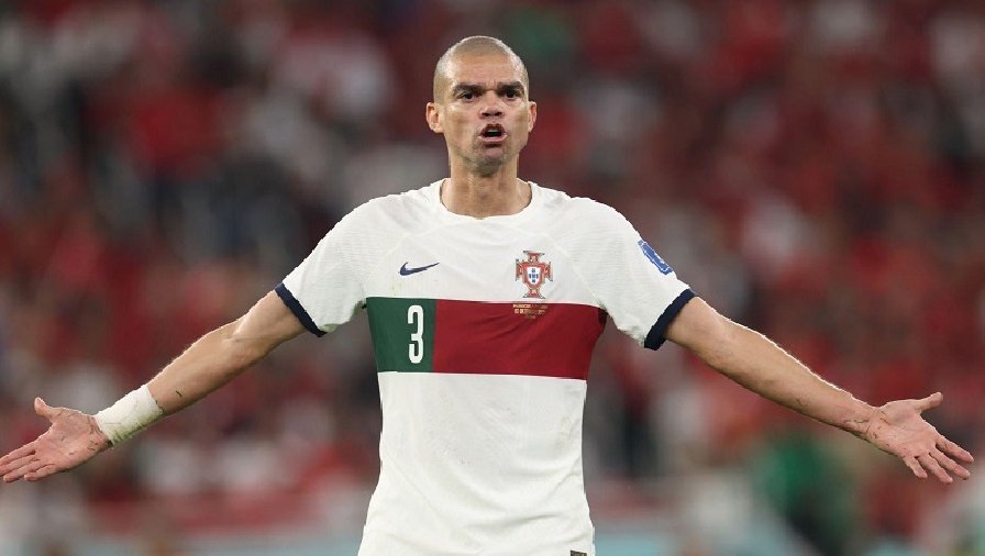 Pepe gãy xương tay vẫn đá hết trận Morocco vs Bồ Đào Nha