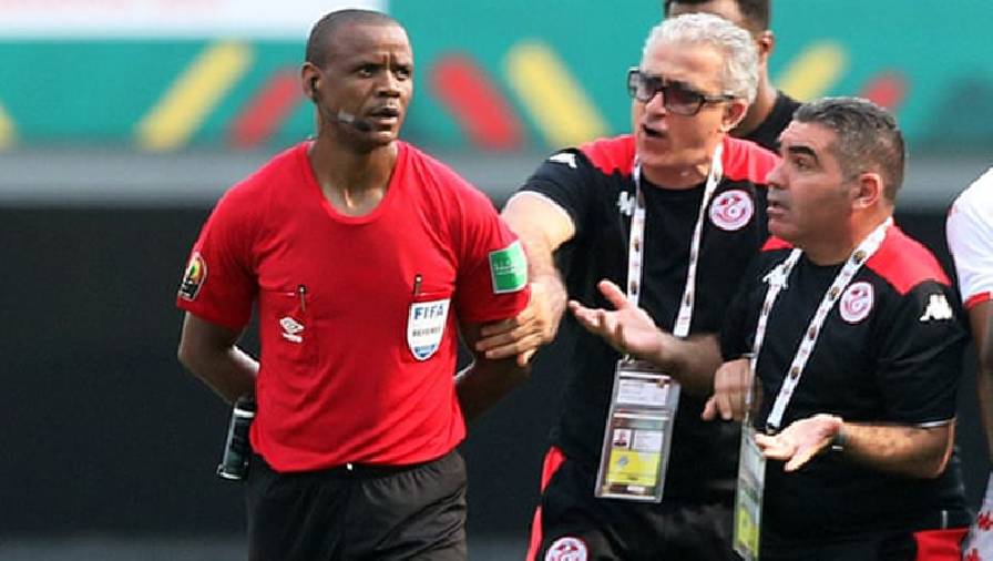 Trọng tài ở CAN 2022 hai lần thổi còi hết giờ khi trận Tunisia vs Mali chưa qua phút 90