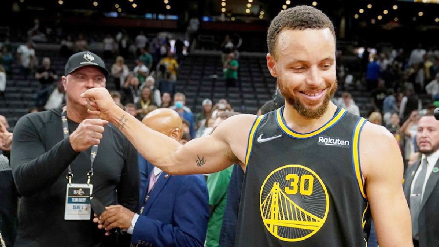 Dàn sao Golden State Warriors thừa nhận “đang được Curry cõng trên vai”