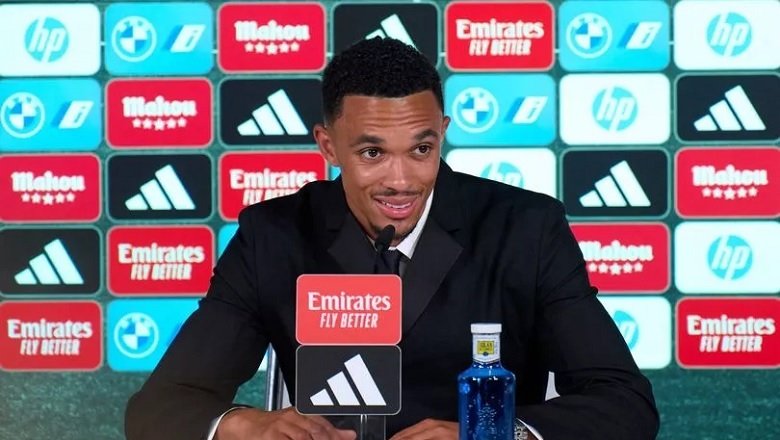 Alexander-Arnold khiến CĐV Real choáng váng với màn ‘bắn’ tiếng Tây Ban Nha như người bản địa