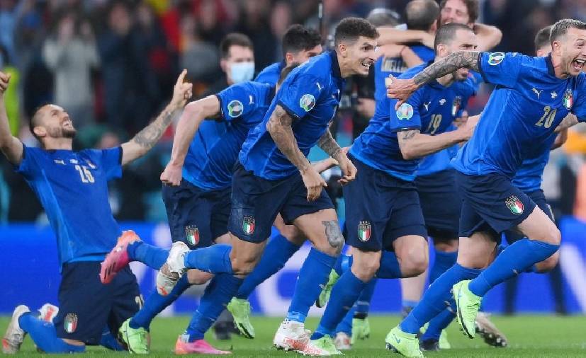 Italia 'vô địch EURO' về số lần phạm lỗi và nhận thẻ vàng