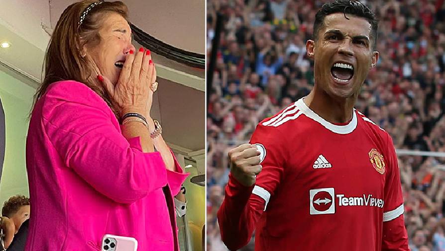 Mẹ Ronaldo khóc vì sung sướng khi con trai lập cú đúp cho MU