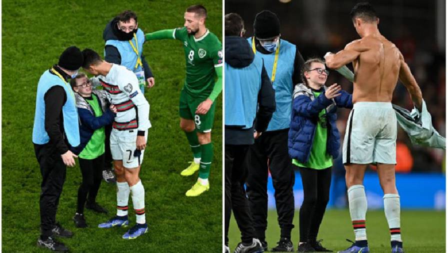 Ronaldo tặng áo cho CĐV nhí khóc nức nở khi tràn vào sân
