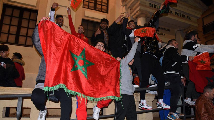 Morocco tổ chức 30 chuyến bay cho CĐV tới Qatar xem trận gặp Pháp