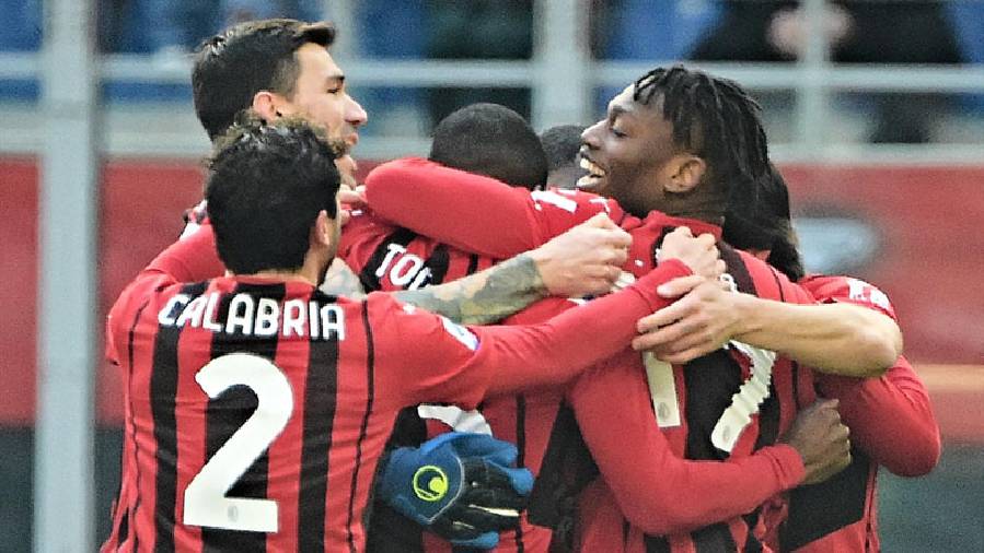 AC Milan lên đỉnh Serie A sau chiến thắng tối thiểu trước Sampdoria
