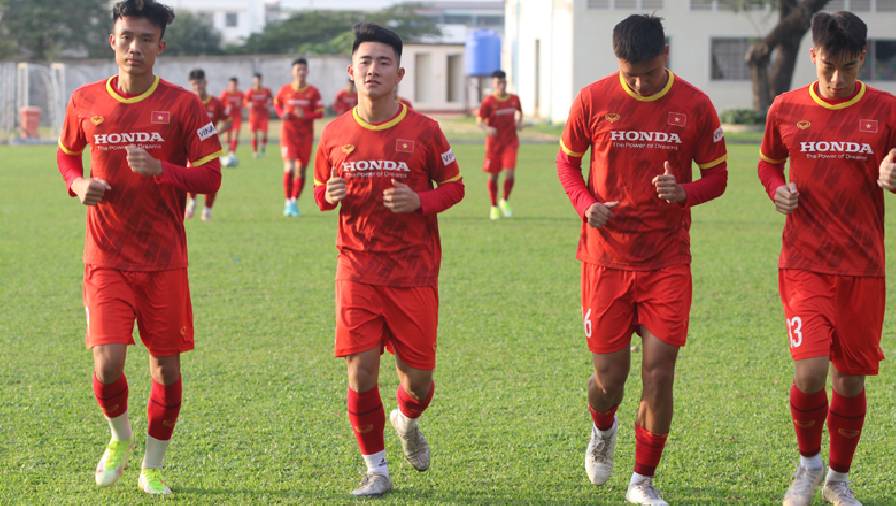 ĐT U23 Việt Nam tập nhẹ nhàng trong ngày đầu tiên ở Campuchia