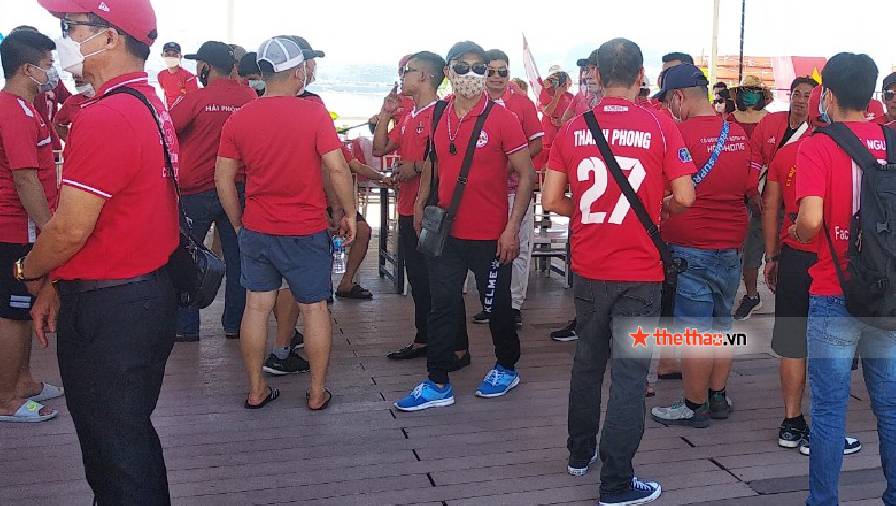 CĐV Hải Phòng 'nhuộm đỏ' Sài Gòn trước trận đấu với Bình Dương