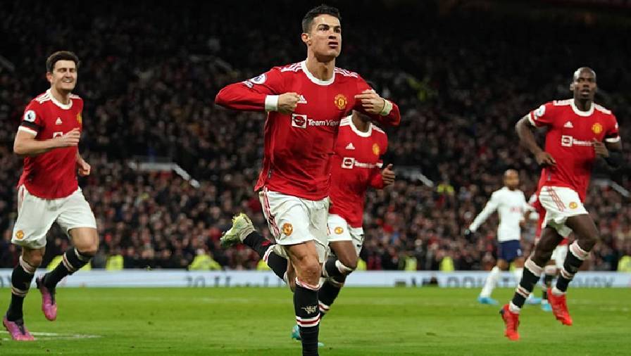 Ronaldo lập hat-trick sửa sai cho Maguire, MU thắng nghẹt thở Tottenham