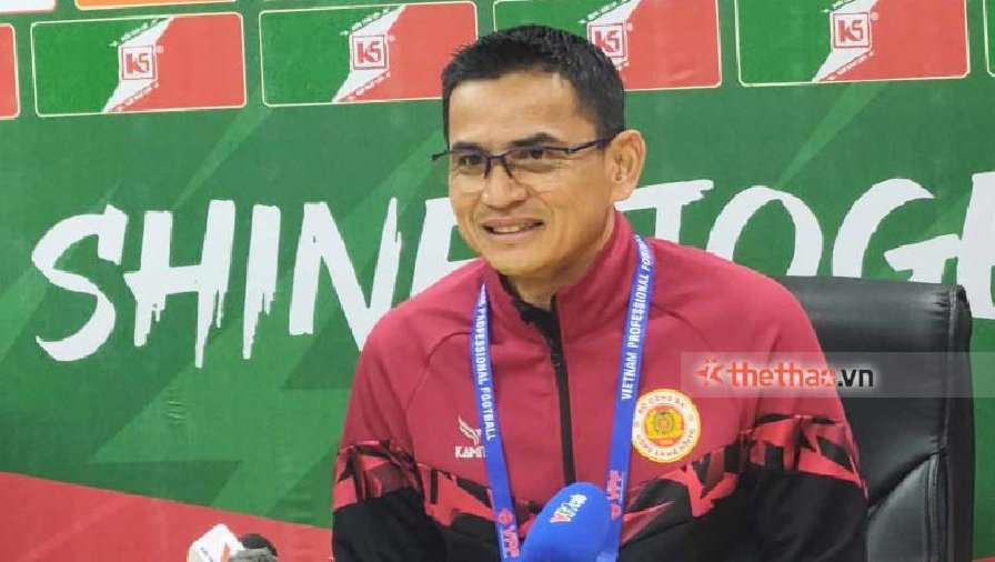 HLV Kiatisuk muốn giúp tuyển Việt Nam đánh bại Indonesia ngay trên sân khách