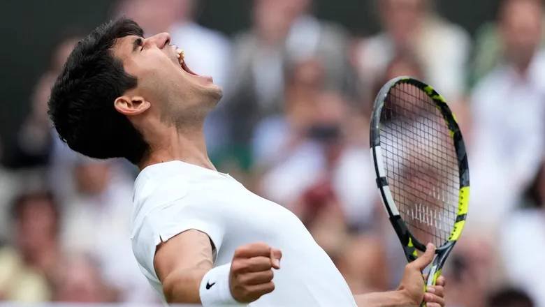 Alcaraz ngược dòng hạ Medvedev, giành vé đầu tiên vào chung kết Wimbledon 2024