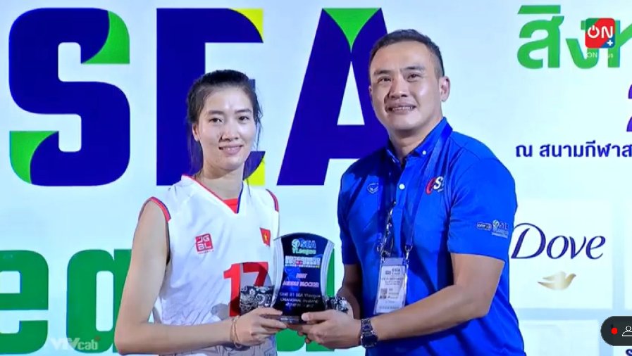 Đoàn Thị Xuân nhận giải 'lạ' sau sự cố nhận nhầm giải cá nhân ở SEA V.League 2023