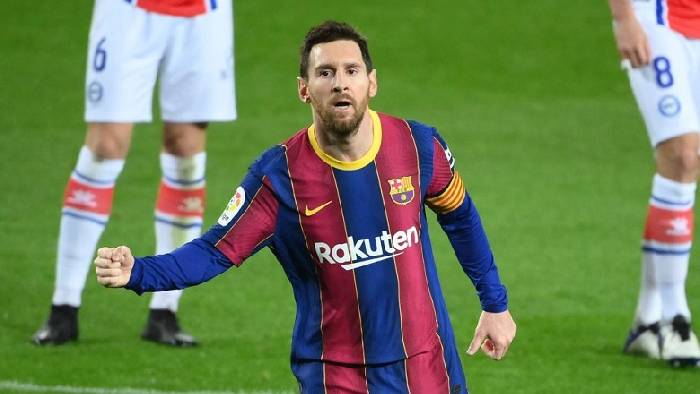 Messi cân bằng kỷ lục của huyền thoại Xavi