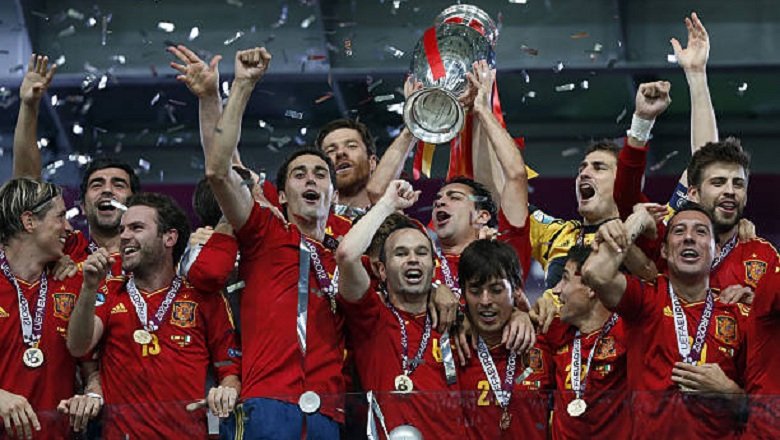 Lịch sử EURO 2012: Tây Ban Nha bảo vệ thành công ngôi vương