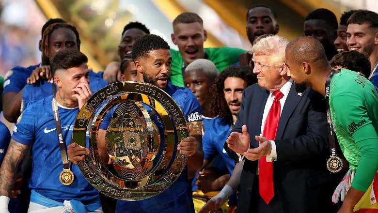 Tổng thống Donald Trump gây tranh cãi khi ‘chiếm sóng’ lễ đăng quang của Chelsea