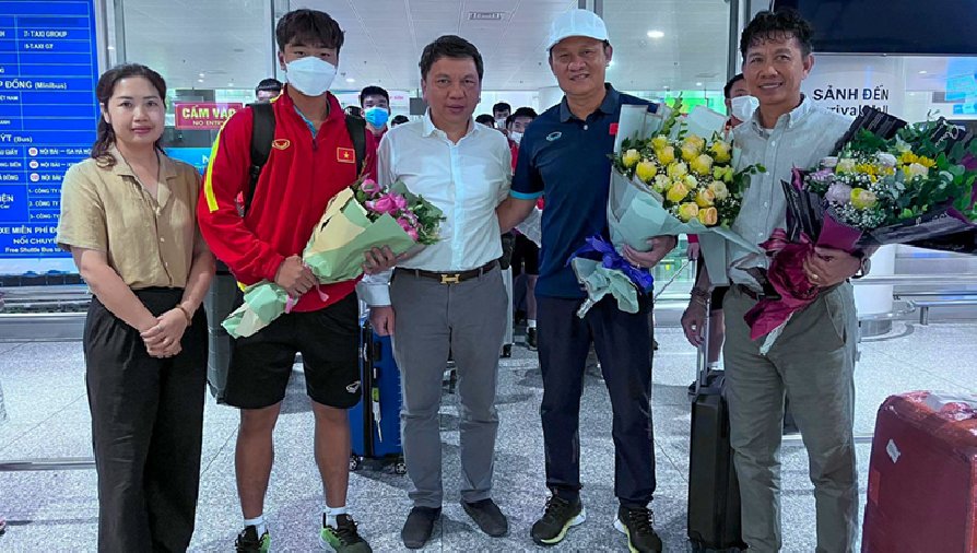 ĐT U16 Việt Nam đặt chân về nước sau khi giành ngôi á quân Đông Nam Á