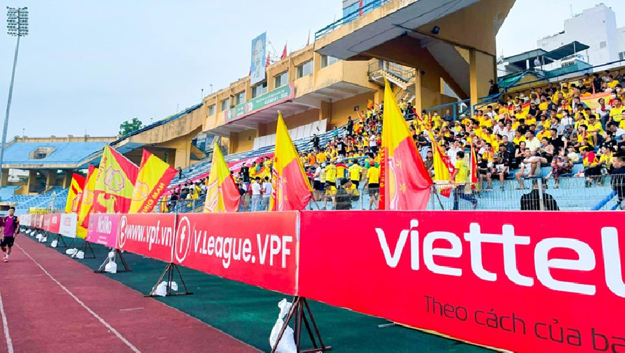 CĐV Nam Định áp đảo Viettel, sân Hàng Đẫy biến thành 'Thiên Trường 2.0'