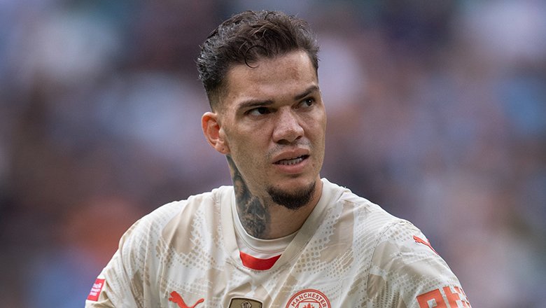 Thủ môn Ederson vượt mặt Antony về... số pha kiến tạo tại Ngoại hạng Anh