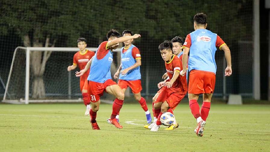 ĐT U23 Việt Nam tập luyện trên sân đẹp như mơ, chuẩn bị đón HLV Park Hang Seo