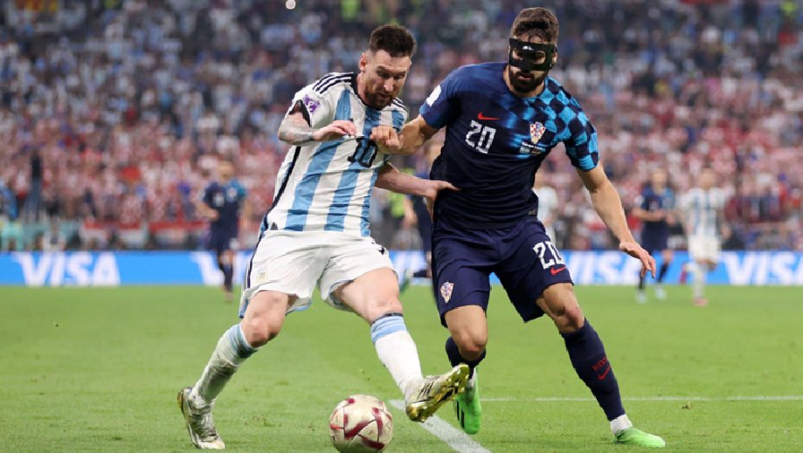 Messi biến trung vệ hay nhất World Cup 2022 thành trò hề