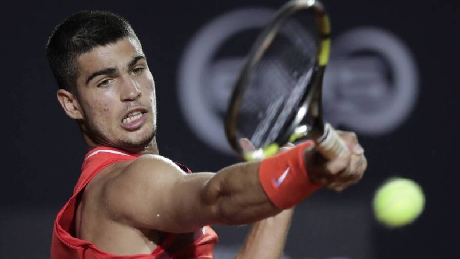‘Tiểu Nadal’ Alcaraz ngược dòng vào vòng 2 Rio Open 2022