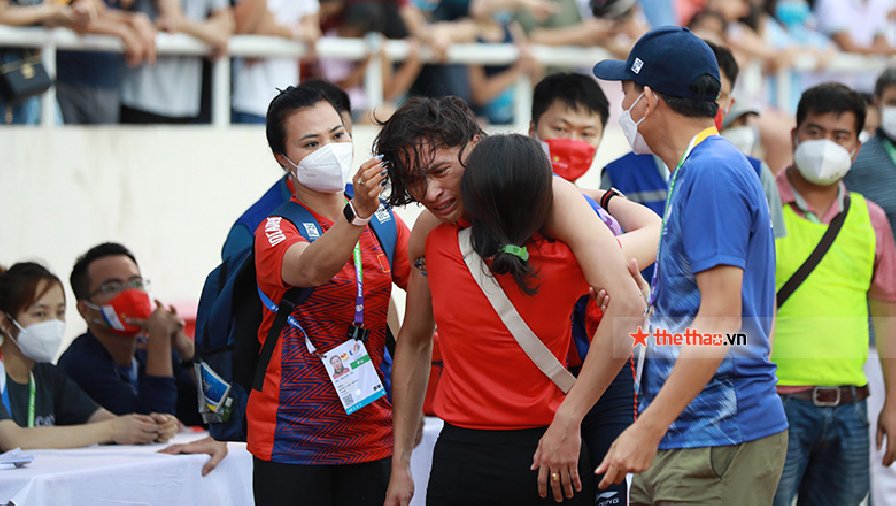 Trần Nhật Hoàng mếu máo xin lỗi mẹ sau thất bại tại đường chạy 400m SEA Games 31