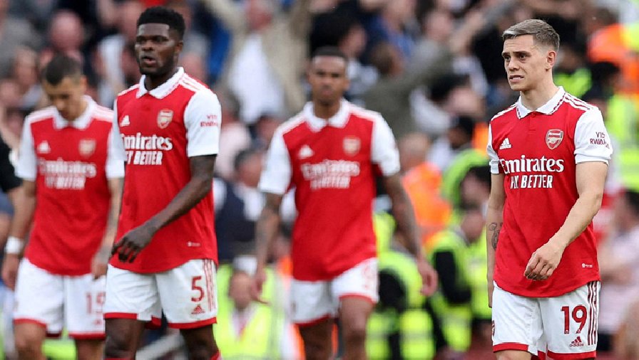 Arsenal thua thảm 0-3 trước Brighton, tự tay dâng cúp vô địch cho Man City