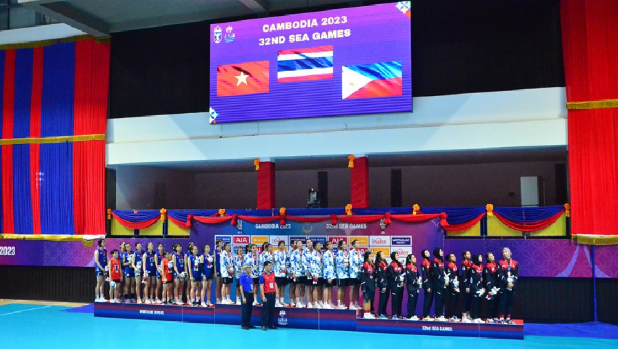 BTC SEA Games 32 nhầm cờ trong lễ trao huy chương môn bóng chuyền nữ