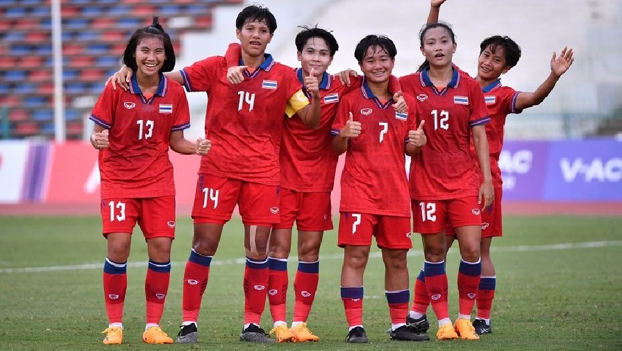 ĐT bóng đá nữ Thái Lan 'đánh tennis' trước Campuchia, giành HCĐ an ủi