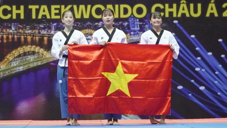 Châu Tuyết Vân và các đồng đội giành HCV Taekwondo châu Á