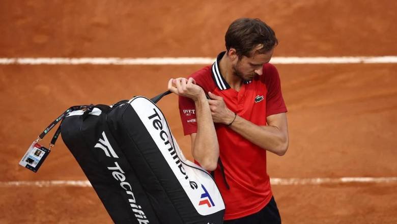 Medvedev bị loại khỏi Rome Masters, Tsitsipas và Zverev giành vé vào tứ kết