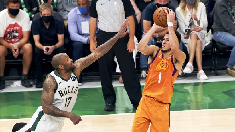 Booker bùng nổ, Phoenix Suns vẫn chịu thua Milwaukee Bucks