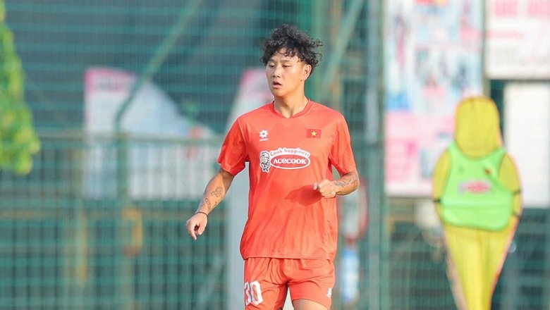 HLV Kim Sang Sik giải thích lý do gạch tên chân sút nhập tịch Alex Bùi