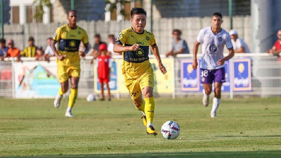 HLV Pau FC: 'Quang Hải đang khám phá một thứ bóng đá mới'