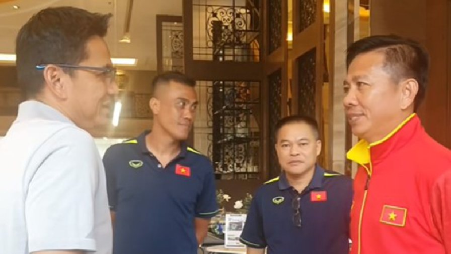HLV Kiatisuk bất ngờ tới thăm U23 Việt Nam