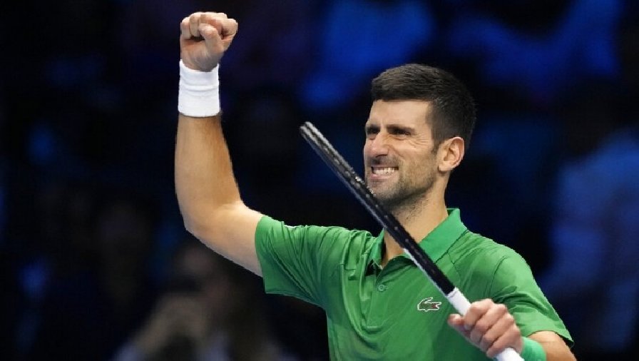 Djokovic thắng Tsitsipas lần thứ tư trong năm 2022, khởi đầu thuận lợi ở ATP Finals