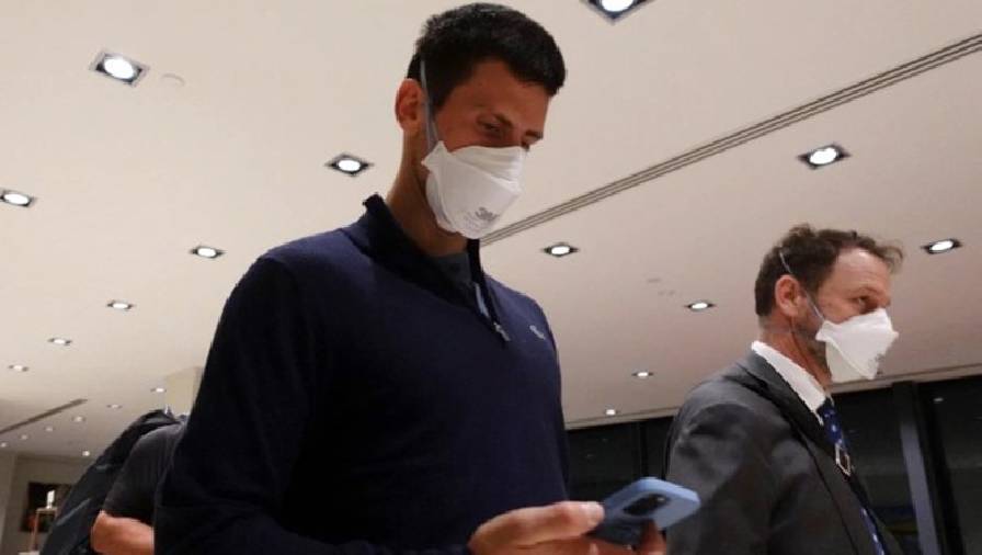 Djokovic rời Australia sau lệnh trục xuất
