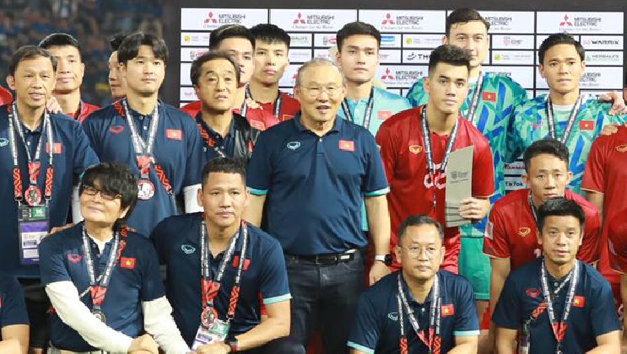 HLV Park Hang Seo tháo tấm HCB AFF Cup, tươi cười trong ngày cuối cùng dẫn dắt ĐT Việt Nam