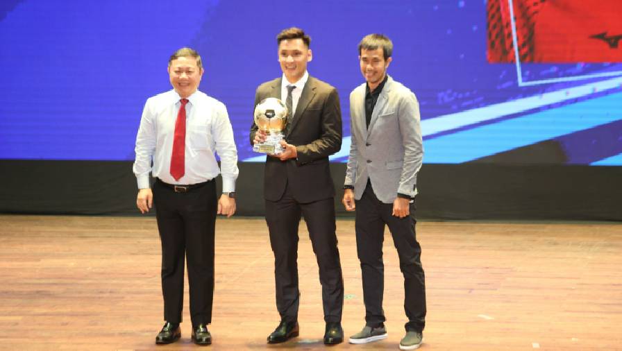 Hồ Văn Ý giành Quả bóng vàng futsal Việt Nam 2021