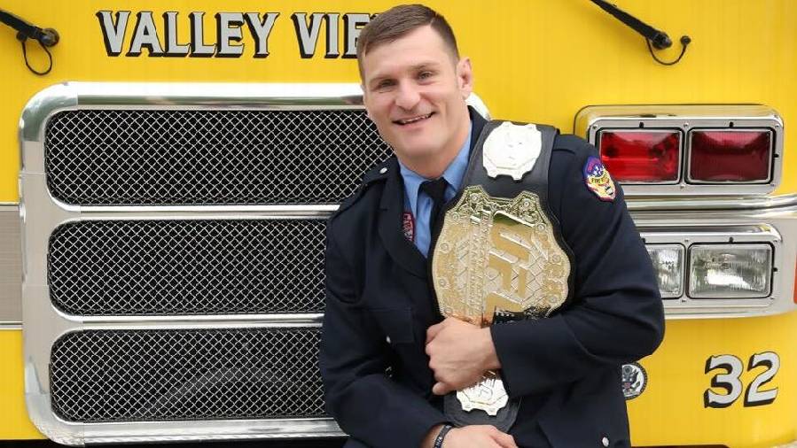 Dù đã vô địch UFC, Stipe Miocic vẫn là một anh lính cứu hỏa
