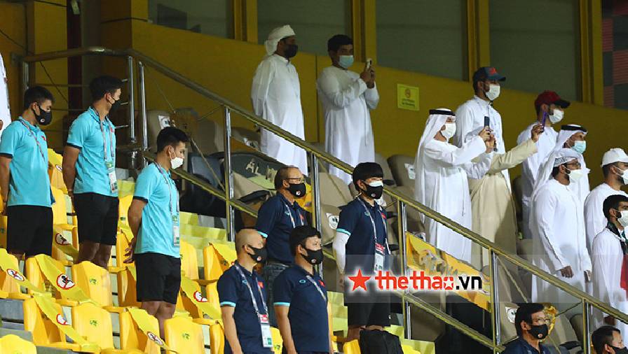 Cận cảnh chỗ ngồi của HLV Park Hang-seo ở trận Việt Nam vs UAE