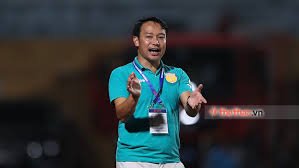 HLV Vũ Hồng Việt chạm mốc 100 trận dẫn dắt Nam Định trong ngày đăng quang V.League