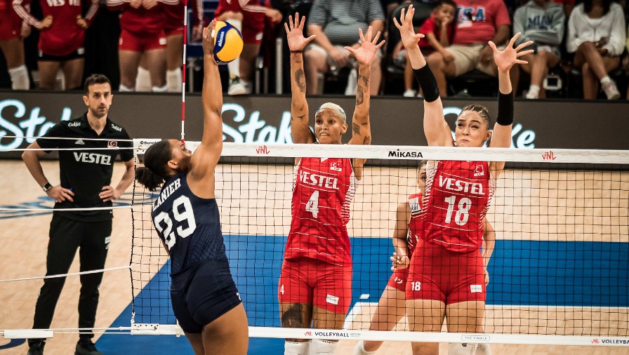Tuyển bóng chuyền nữ Mỹ gục ngã cay đắng trước Thổ Nhĩ Kỳ trên sân nhà ở bán kết Volleyball Nations League 2023