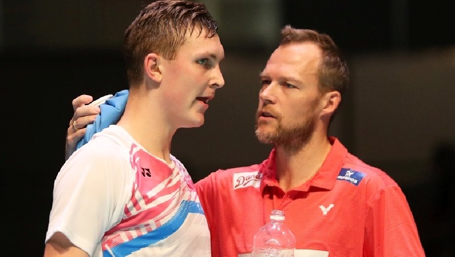 Viktor Axelsen thay HLV trước giải Vô địch cầu lông thế giới