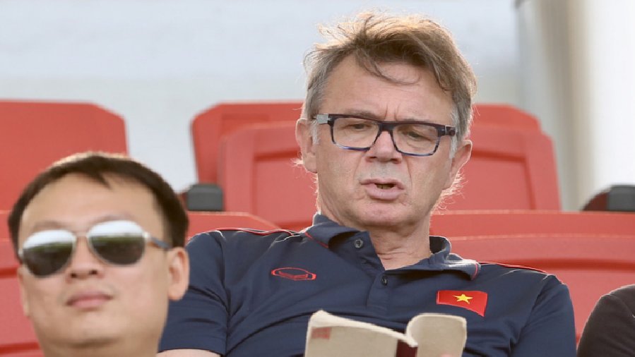 'HLV Troussier không thể một mình nâng tầm bóng đá Việt Nam'