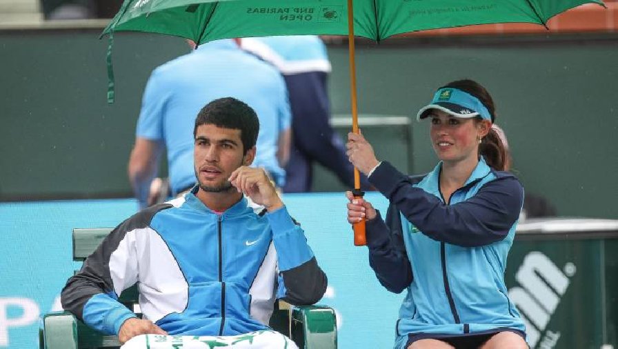 Trận bán kết Indian Wells Masters giữa Alcaraz và Sinner bị hoãn 3 tiếng vì trời mưa