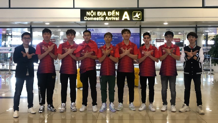 Tuyển LMHT Việt Nam đặt chân tới Hà Nội, chờ ngày cầm Huy chương vàng SEA Games 31
