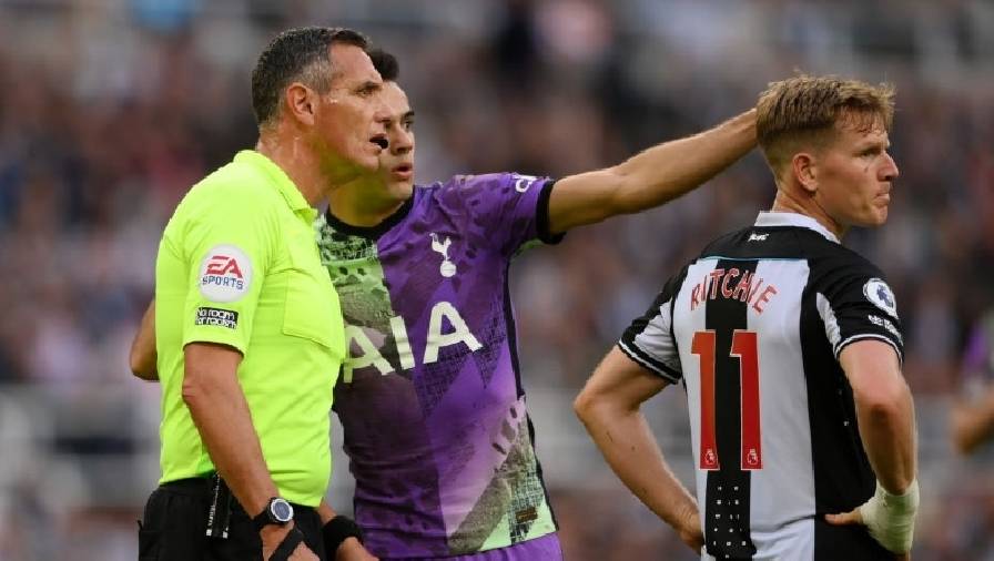 Trận Newcastle vs Tottenham tạm dừng vì cổ động viên đột quỵ trên khán đài
